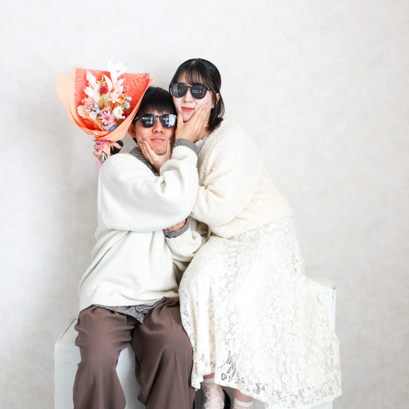 セルフ写真館ユニゾンボックスで撮影されたカップルフォト