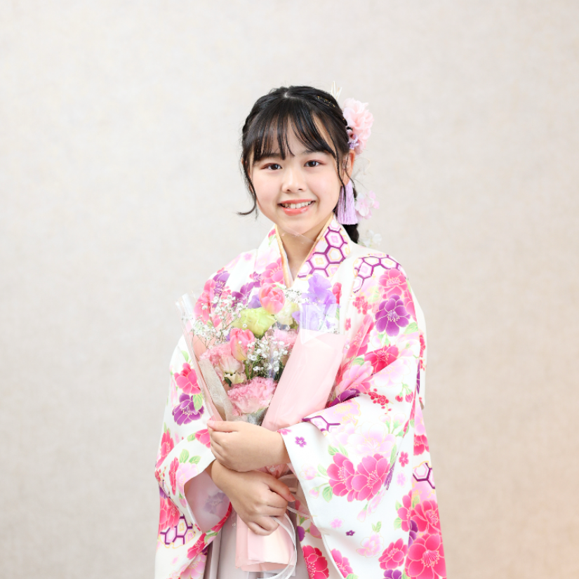 卒業袴を着た女の子